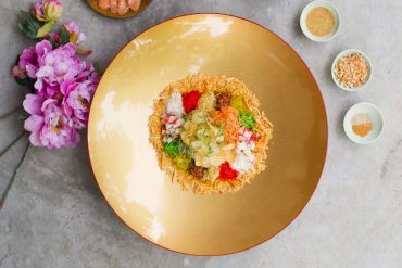 Toss to good health and prosperity this year with your yusheng platter (Image from Candlenut)