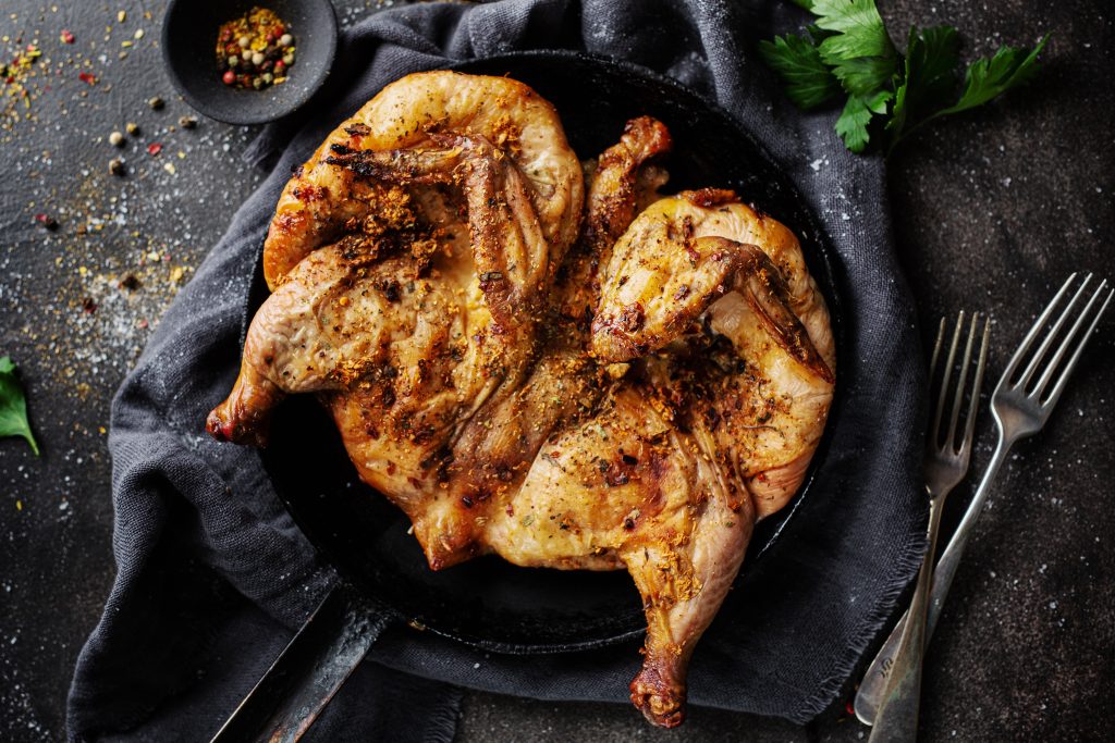 Together with your little ones, create a perfect roast chicken for Father’s Day. Image credit: freepik