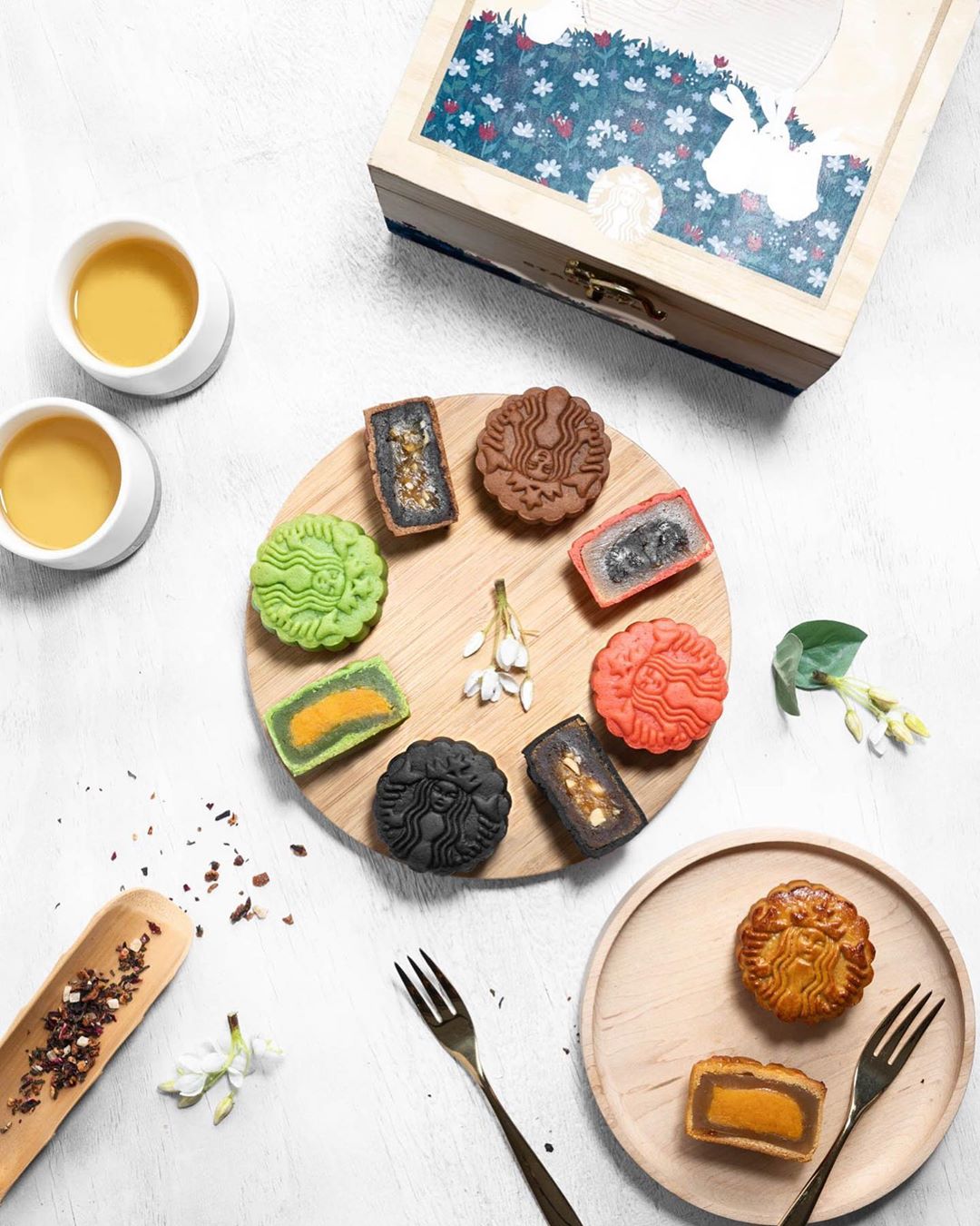 Starbucks joins in the Mid-Autumn fun with mooncakes of their own; including a coffee-infused flavour!