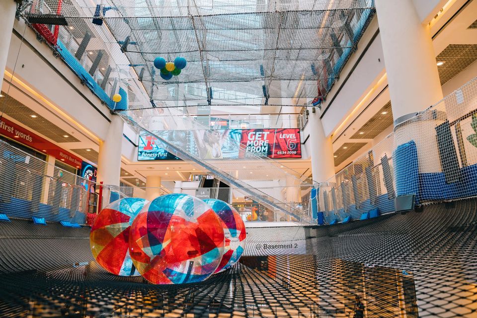 Jump around six stories above ground floor with your kids at the world’s first suspended net playground with slides and ball pit!