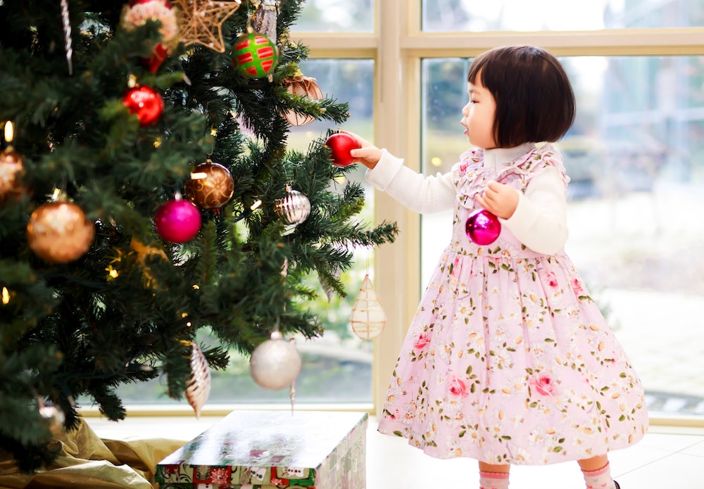 After deciding your theme from the ideas below, let your little ones help out with decorating the tree. Image credit: _drz_